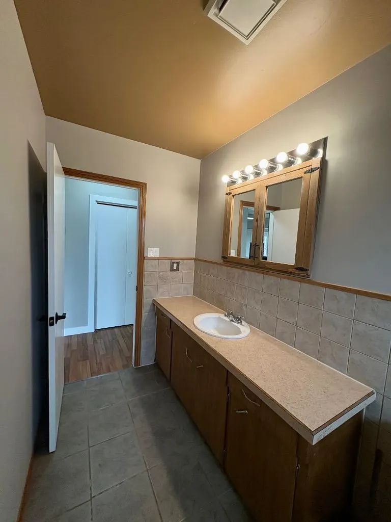 45 3 Avenue Tilley AB T1R3K0