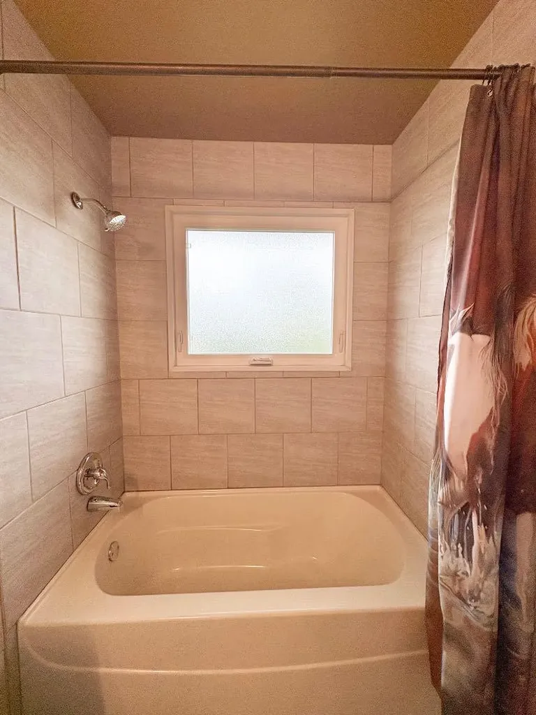 45 3 Avenue Tilley AB T1R3K0