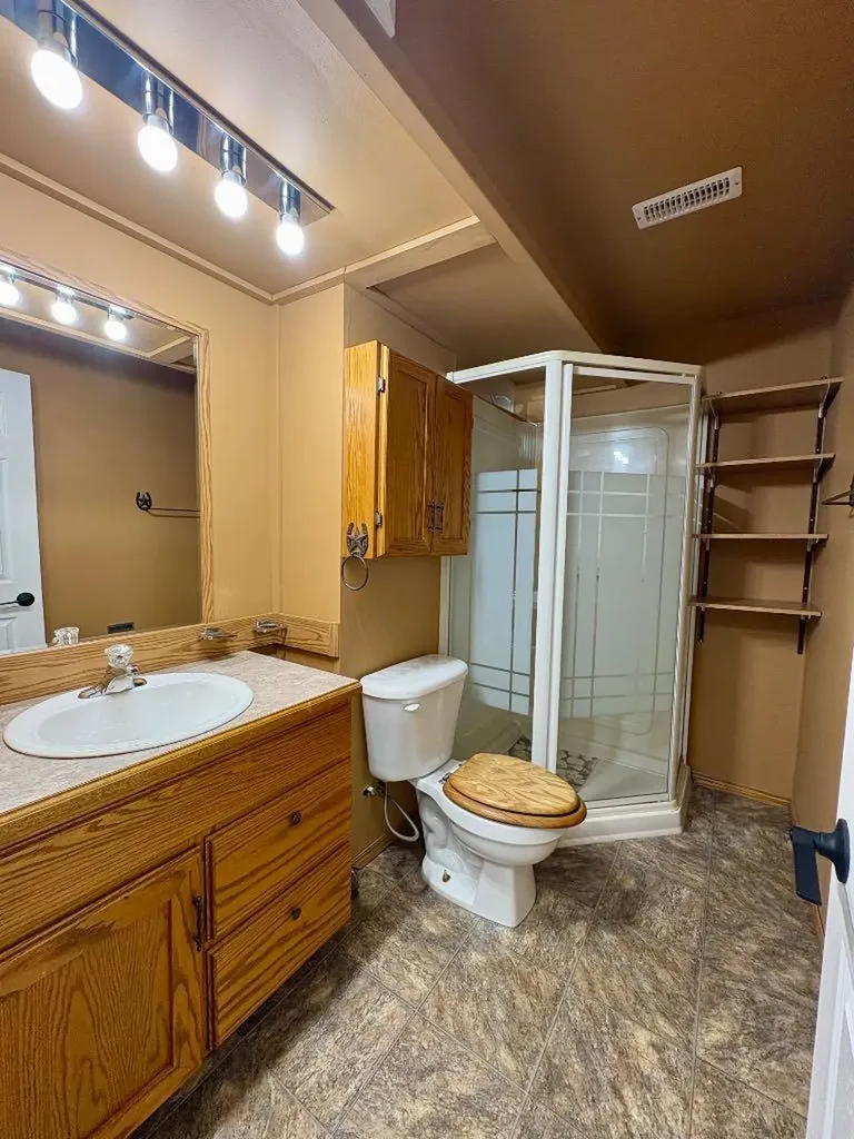 45 3 Avenue Tilley AB T1R3K0