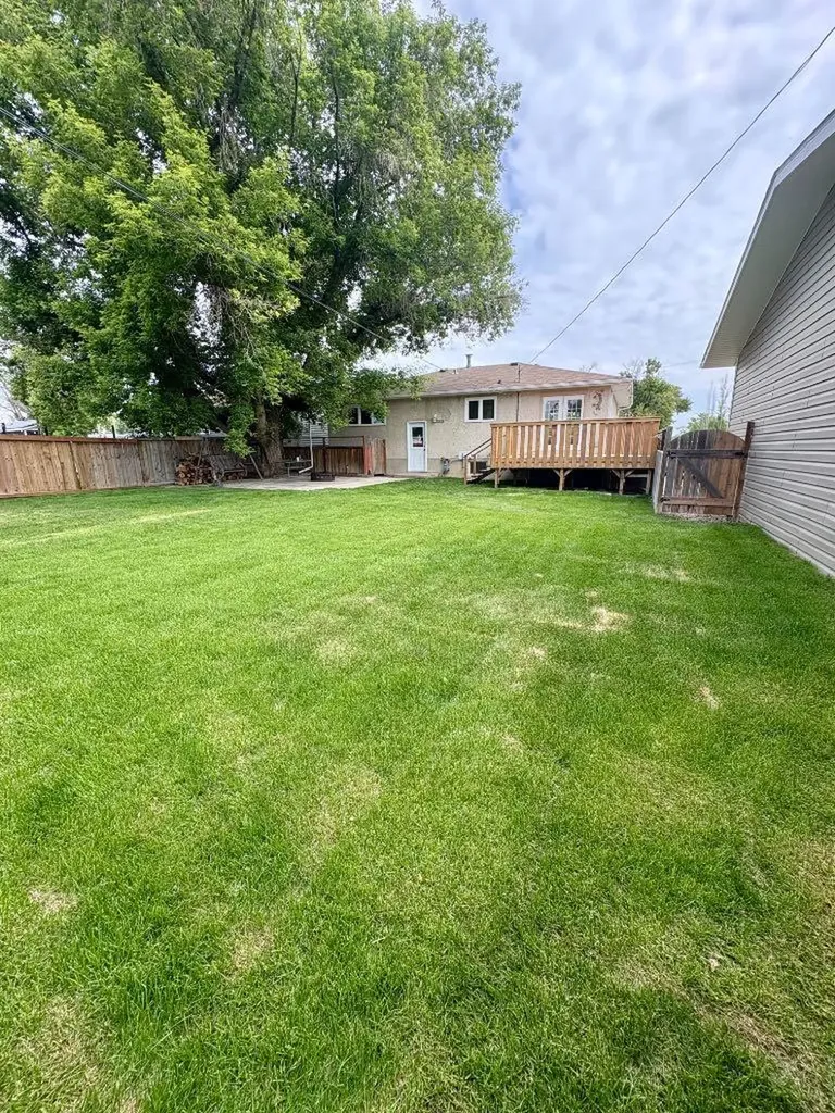 45 3 Avenue Tilley AB T1R3K0