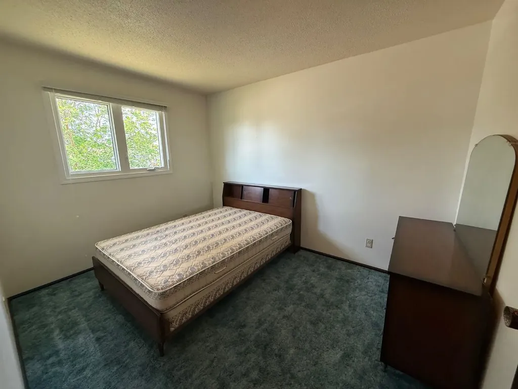 604 3 Street E Hanna AB T0J1P0