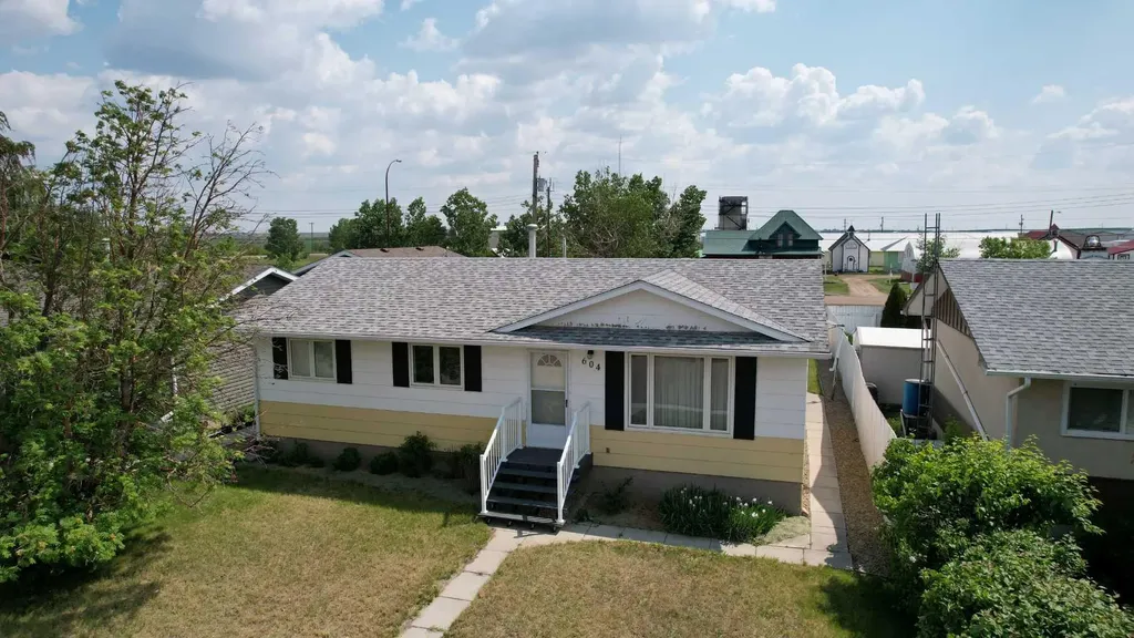 604 3 Street E Hanna AB T0J1P0