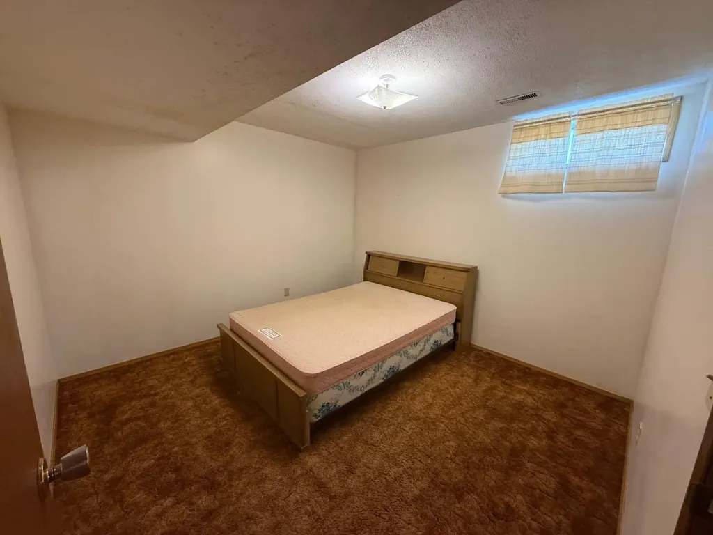 604 3 Street E Hanna AB T0J1P0