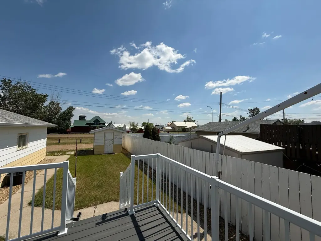 604 3 Street E Hanna AB T0J1P0
