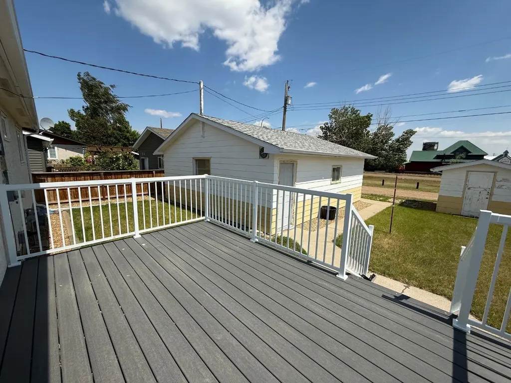 604 3 Street E Hanna AB T0J1P0