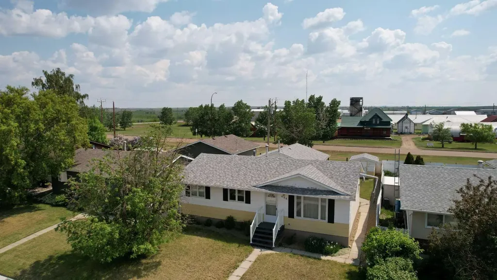 604 3 Street E Hanna AB T0J1P0