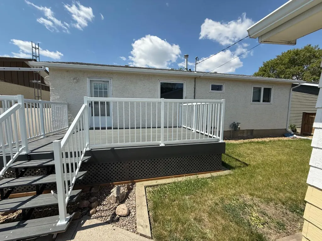 604 3 Street E Hanna AB T0J1P0
