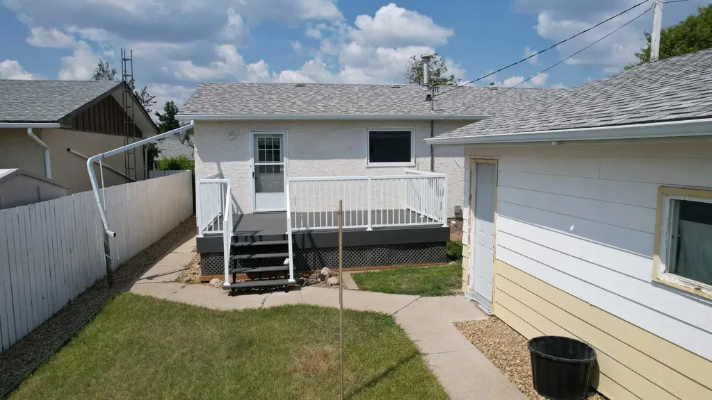 604 3 Street E Hanna AB T0J1P0