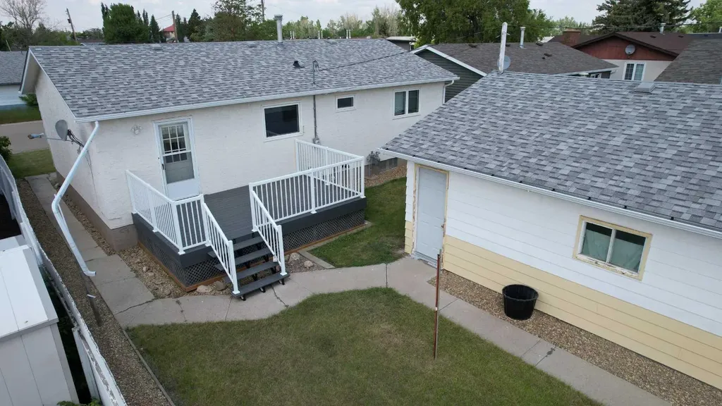 604 3 Street E Hanna AB T0J1P0