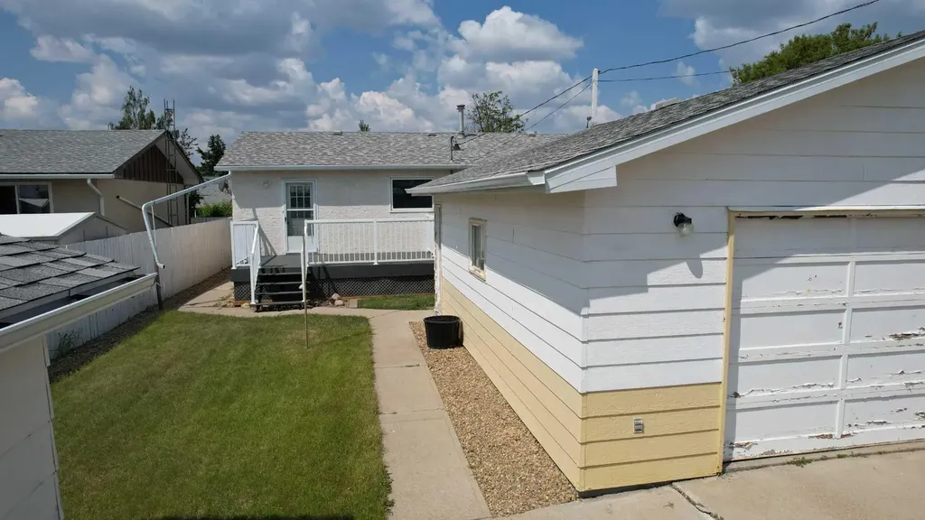 604 3 Street E Hanna AB T0J1P0