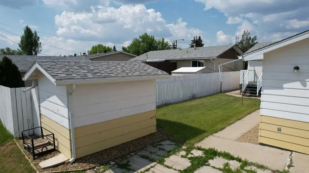 604 3 Street E Hanna AB T0J1P0