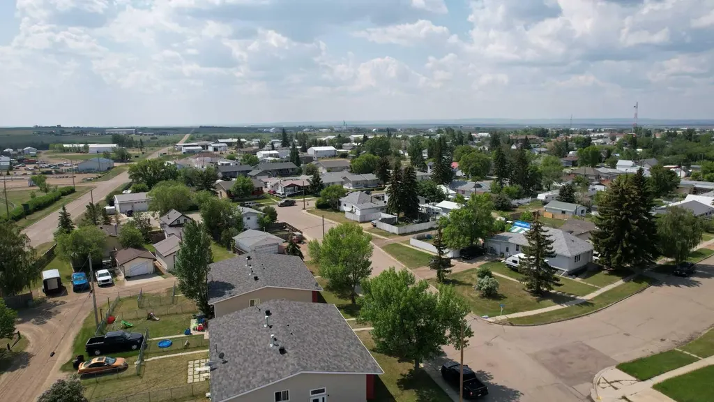 604 3 Street E Hanna AB T0J1P0