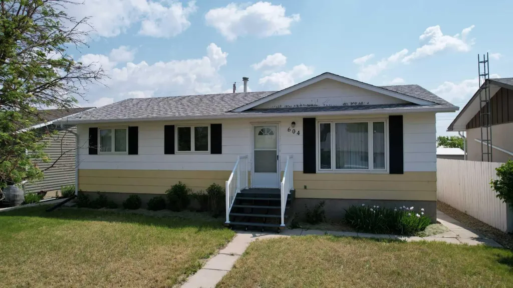 604 3 Street E Hanna AB T0J1P0