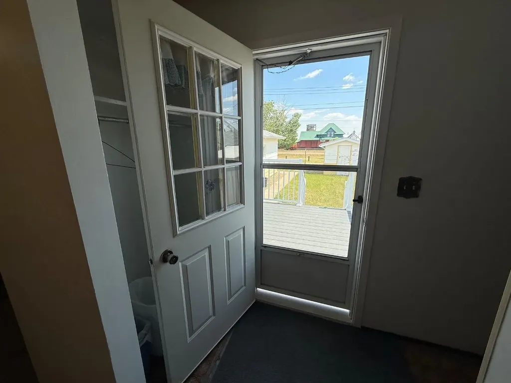 604 3 Street E Hanna AB T0J1P0