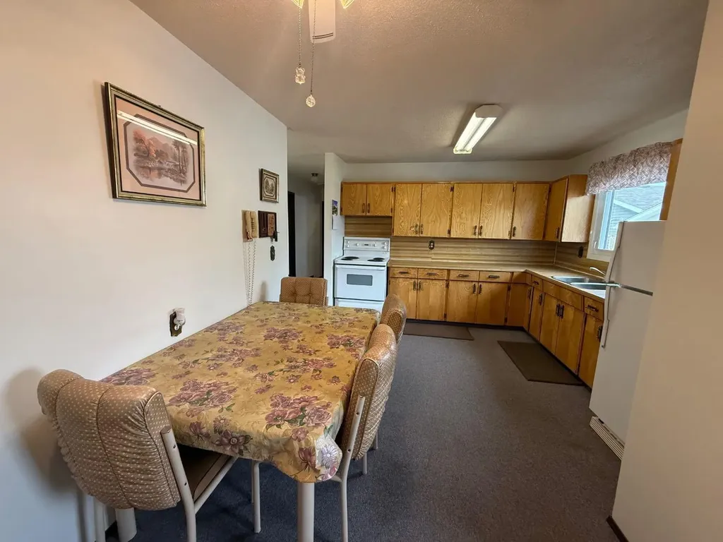 604 3 Street E Hanna AB T0J1P0