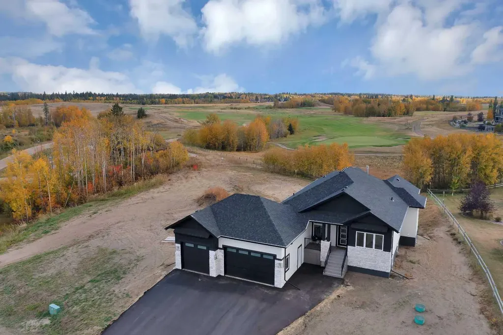 305 Wolf Run Drive Rural Ponoka County AB T4L 1X9