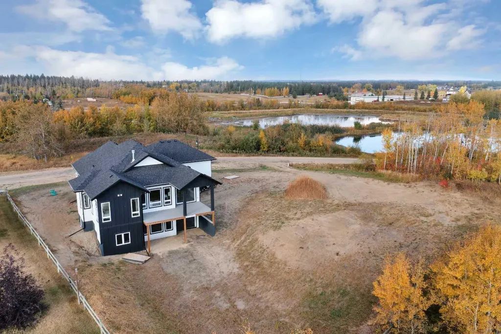 305 Wolf Run Drive Rural Ponoka County AB T4L 1X9