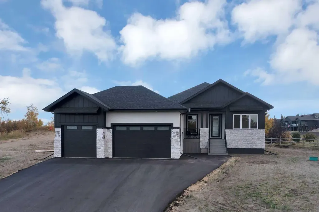 305 Wolf Run Drive Rural Ponoka County AB T4L 1X9