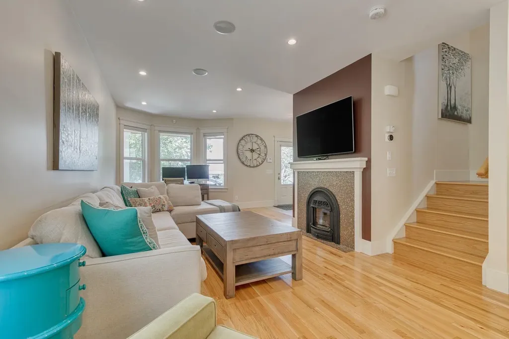 609 23 Avenue SW Calgary AB T2S0J6
