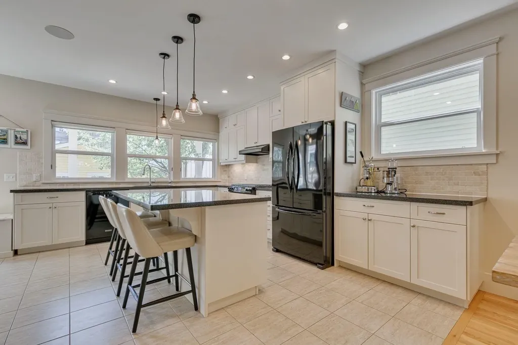 609 23 Avenue SW Calgary AB T2S0J6