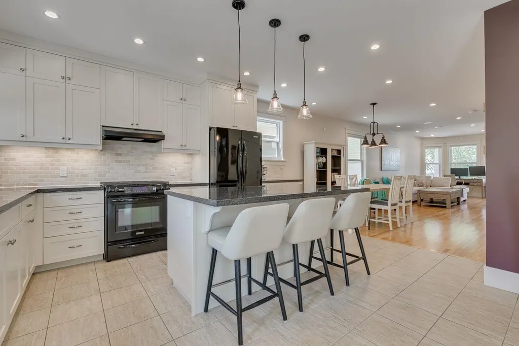 609 23 Avenue SW Calgary AB T2S0J6