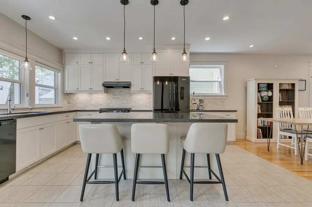 609 23 Avenue SW Calgary AB T2S0J6