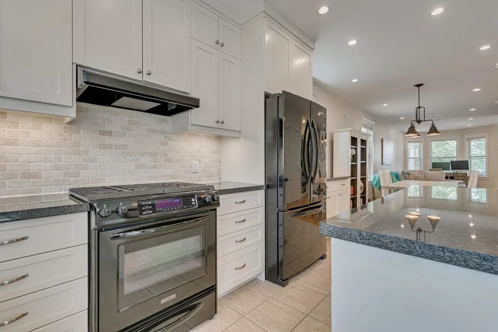 609 23 Avenue SW Calgary AB T2S0J6