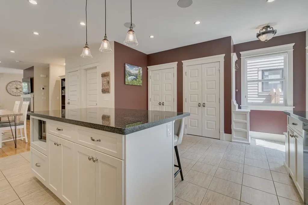 609 23 Avenue SW Calgary AB T2S0J6