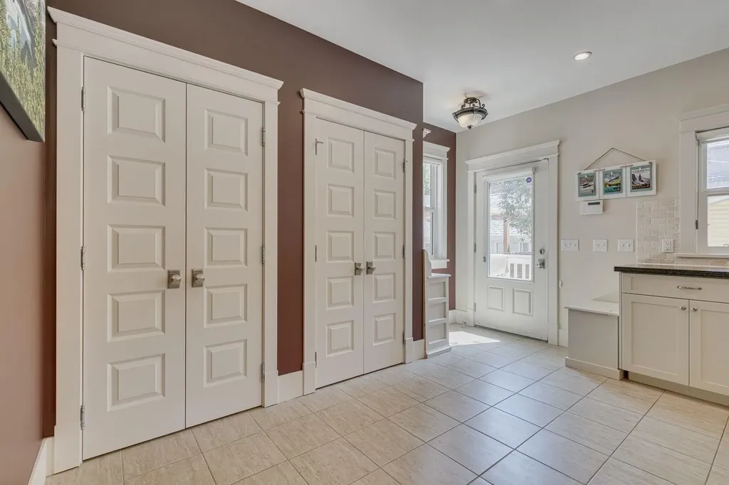 609 23 Avenue SW Calgary AB T2S0J6