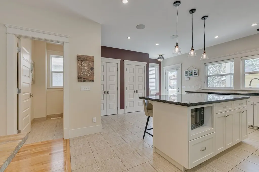 609 23 Avenue SW Calgary AB T2S0J6