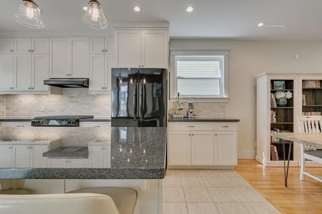609 23 Avenue SW Calgary AB T2S0J6
