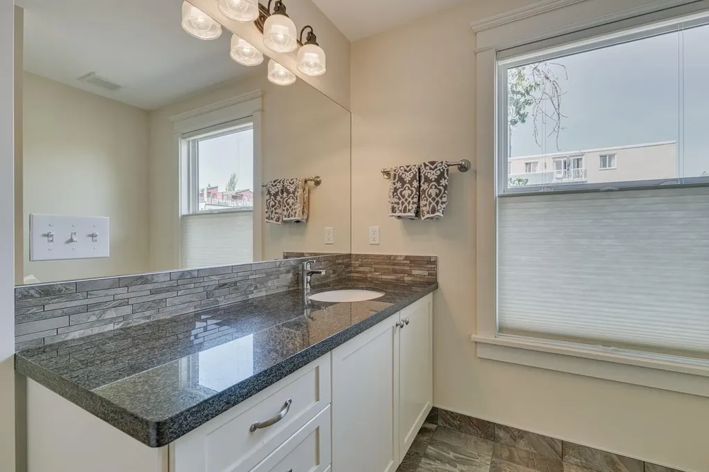 609 23 Avenue SW Calgary AB T2S0J6