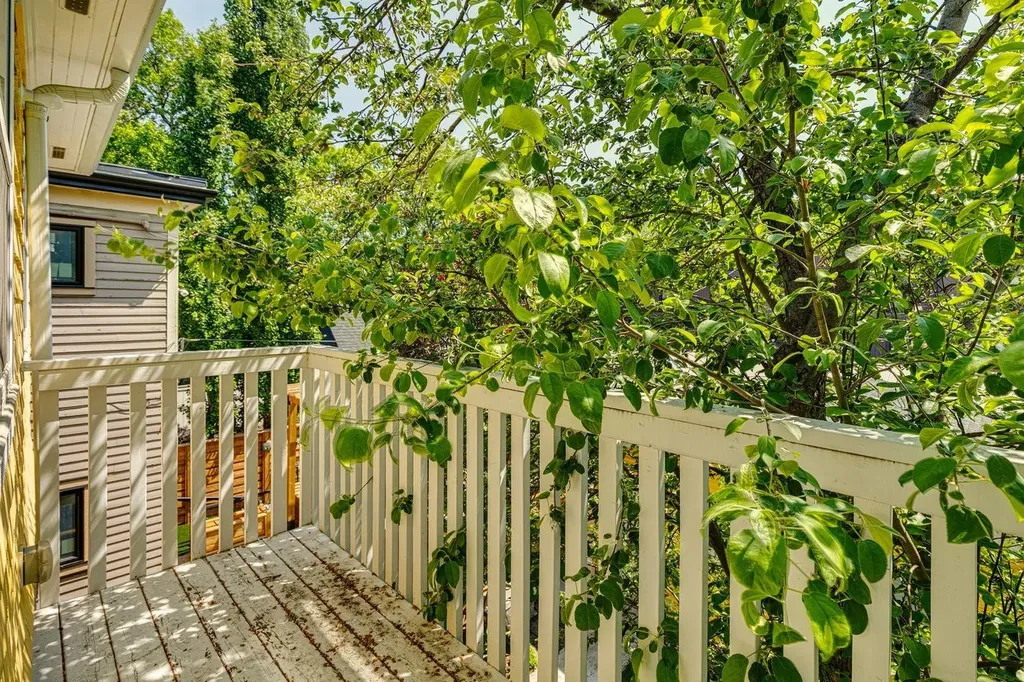 609 23 Avenue SW Calgary AB T2S0J6