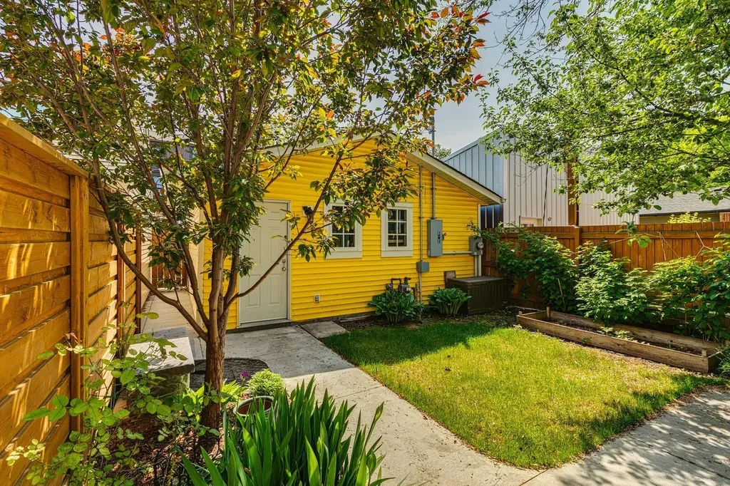 609 23 Avenue SW Calgary AB T2S0J6