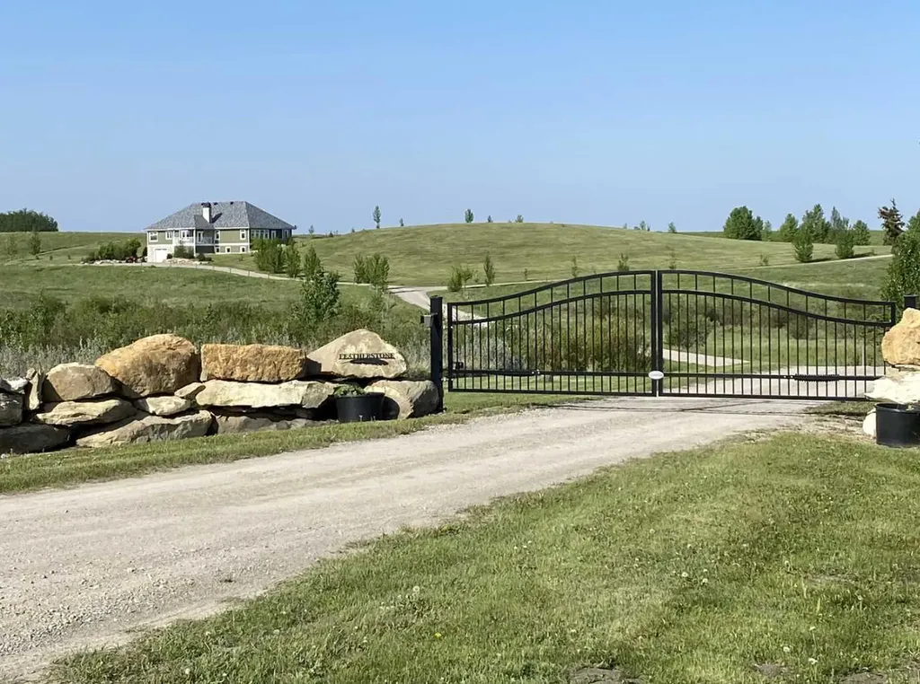 32325 Range Road 24 Rural Mountain View County AB T4H4B8