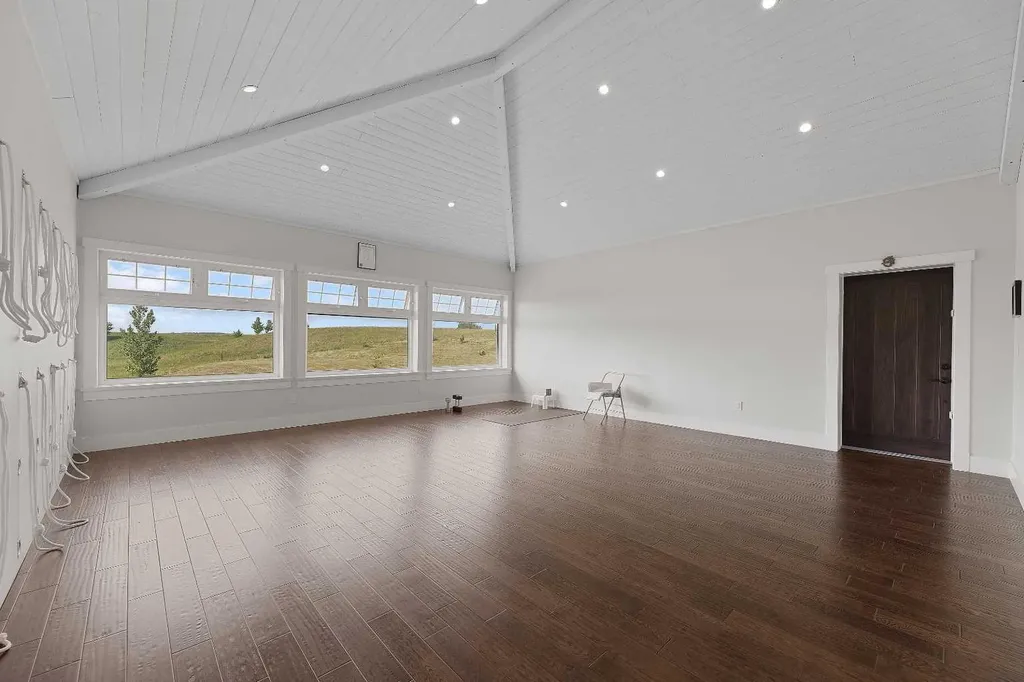 32325 Range Road 24 Rural Mountain View County AB T4H4B8