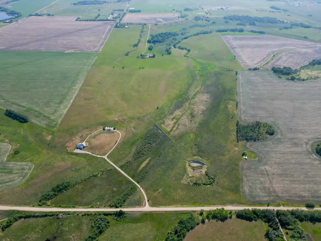 32325 Range Road 24 Rural Mountain View County AB T4H4B8
