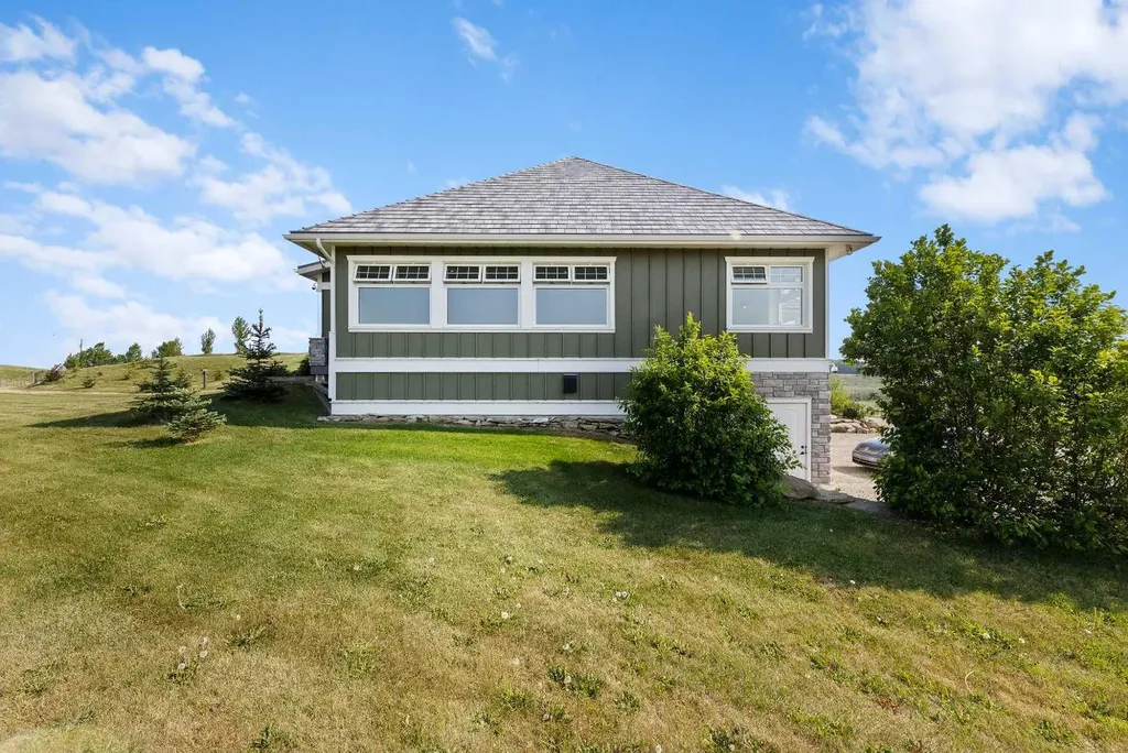 32325 Range Road 24 Rural Mountain View County AB T4H4B8