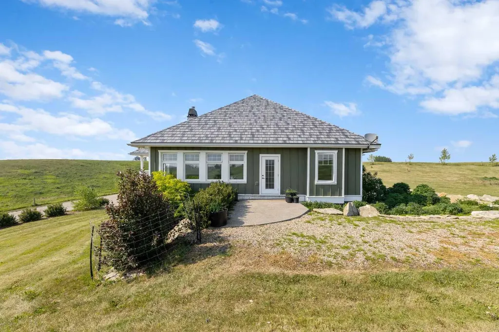 32325 Range Road 24 Rural Mountain View County AB T4H4B8