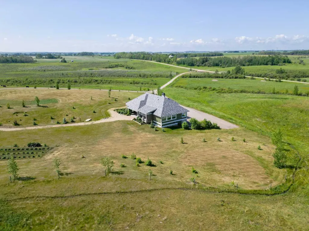 32325 Range Road 24 Rural Mountain View County AB T4H4B8