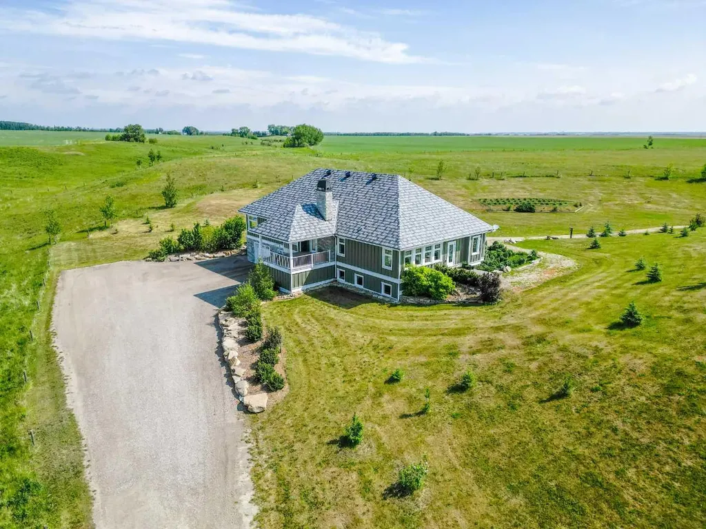 32325 Range Road 24 Rural Mountain View County AB T4H4B8