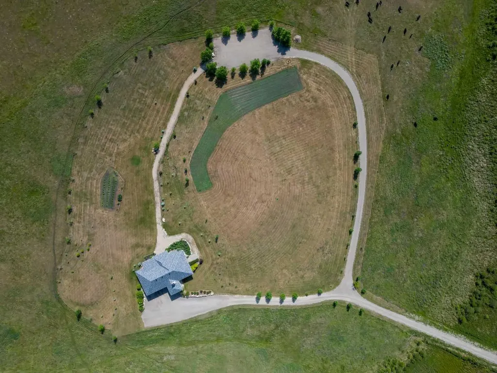 32325 Range Road 24 Rural Mountain View County AB T4H4B8