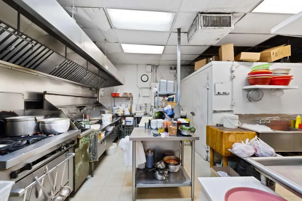 2066 18 Avenue NE Calgary AB T2E8N5