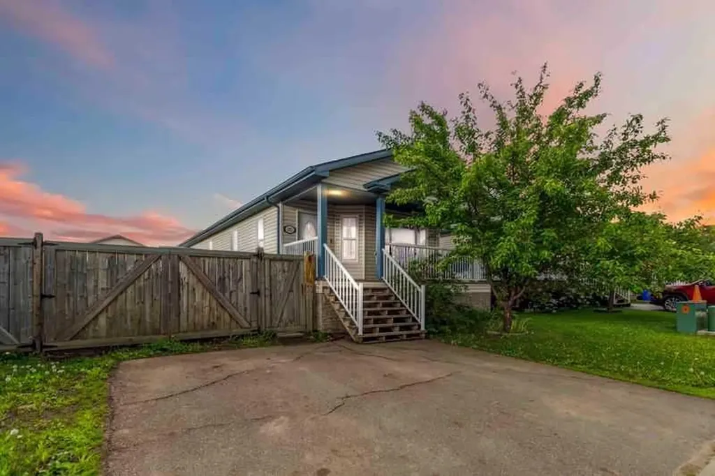 221 Ash Way Fort Mcmurray AB T9K0G2