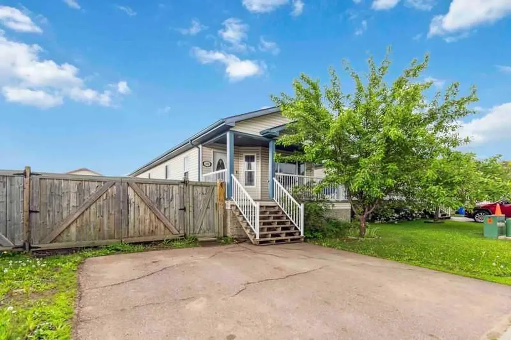 221 Ash Way Fort Mcmurray AB T9K0G2
