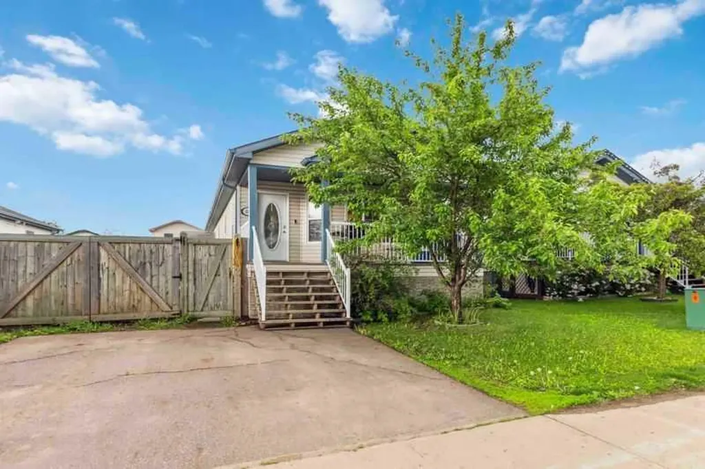 221 Ash Way Fort Mcmurray AB T9K0G2
