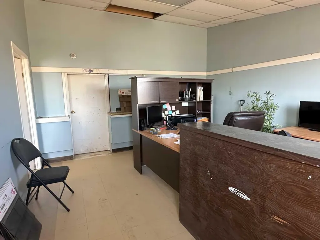 6002 60 Avenue Taber AB T1G 2C1
