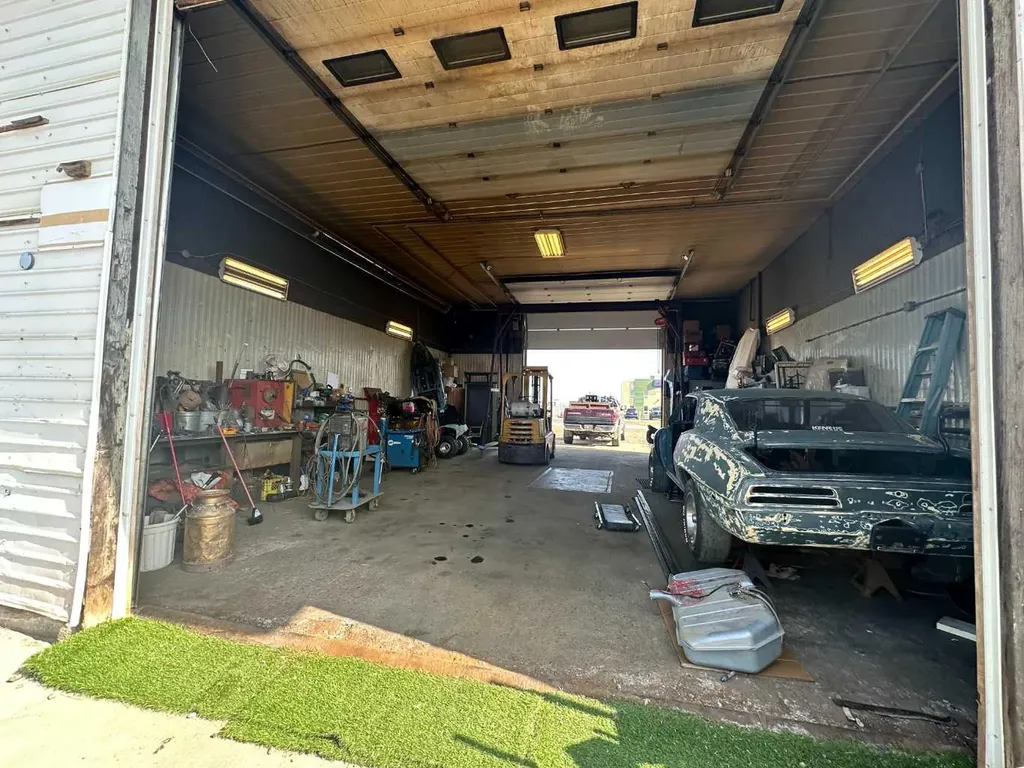 6002 60 Avenue Taber AB T1G 2C1