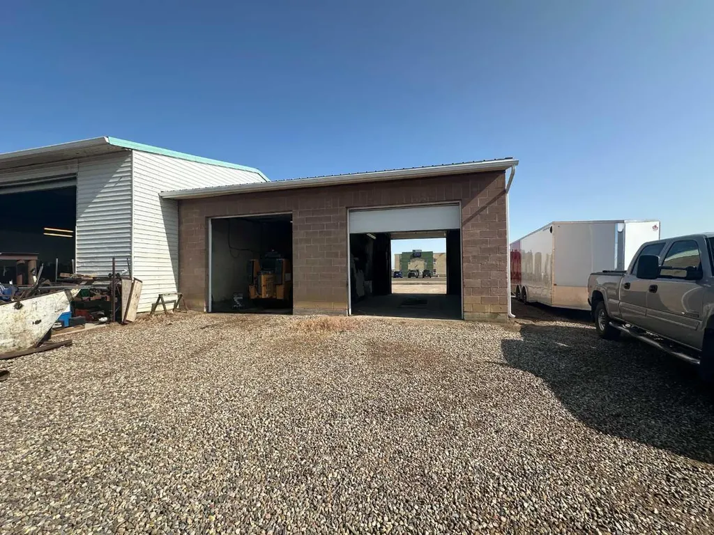 6002 60 Avenue Taber AB T1G 2C1