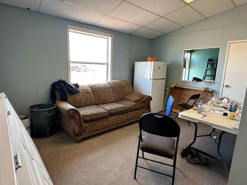 6002 60 Avenue Taber AB T1G 2C1